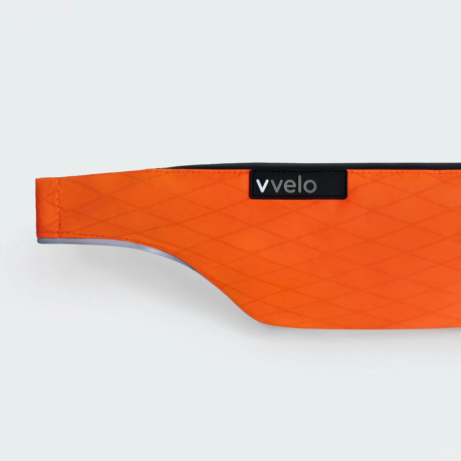 crossbag-M-orange-nahaufnahme-mit-logo