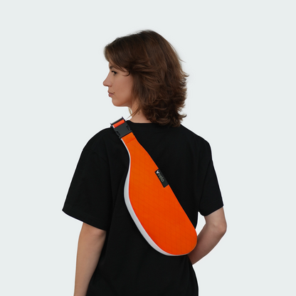 Crossbag medium neon-gelb – vvelo | getragen von eine Frau- getragen hinten