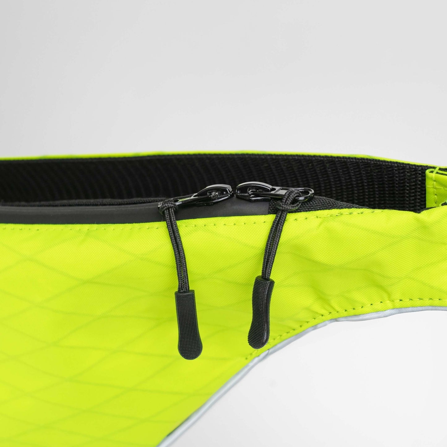 Crossbag neon-gelb – vvelo | Detailansicht Reißverschlüsse