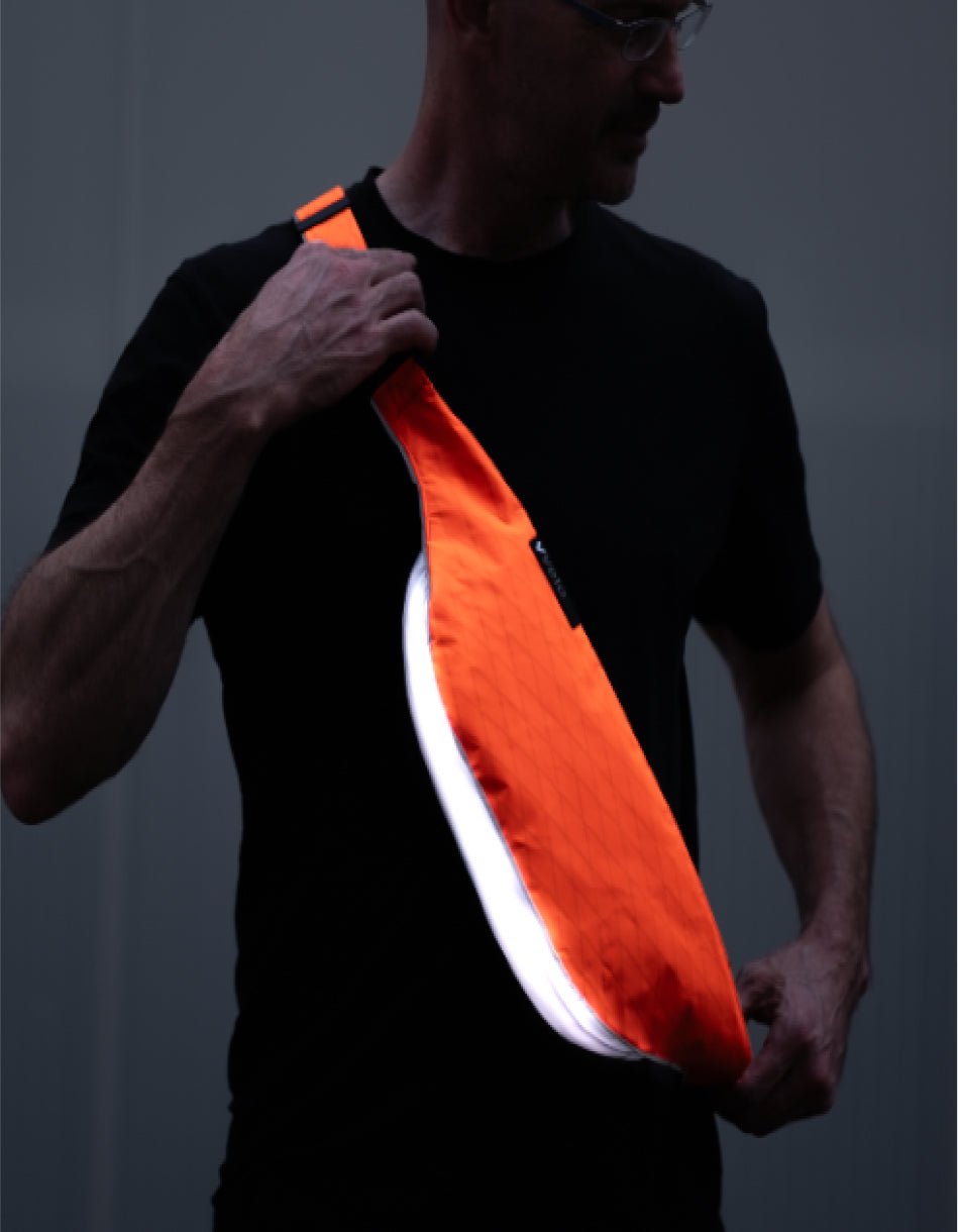 vvelo-crossbag-visibility-night